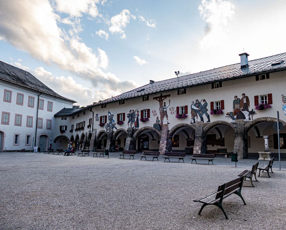 Königliches Schloss - Berchtesgaden - Der romanische Kreuzgang lässt die frühere Zeit erahnen. - © alpintreff.de - Christian Schön